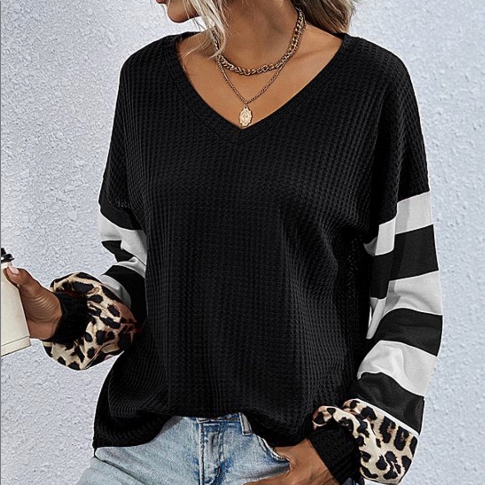 Black Stripe & Leopard Waffle Bishop-Sleeve V-Neck - Picture 4 of 8
